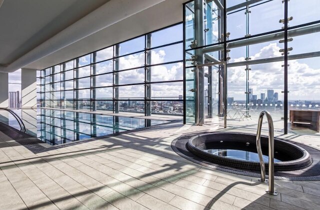 シティスイート - 屋上スパ - バルコニー - スカイラインビュー
