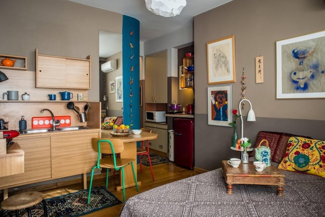 アテネの中心部でコテージのように暮らす