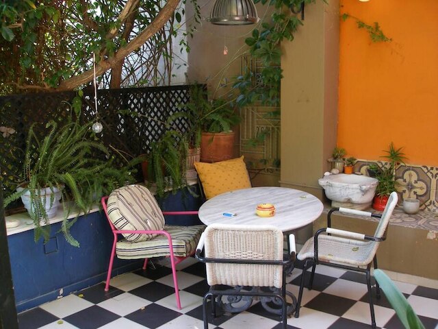 アテネの中心部でコテージのように暮らす