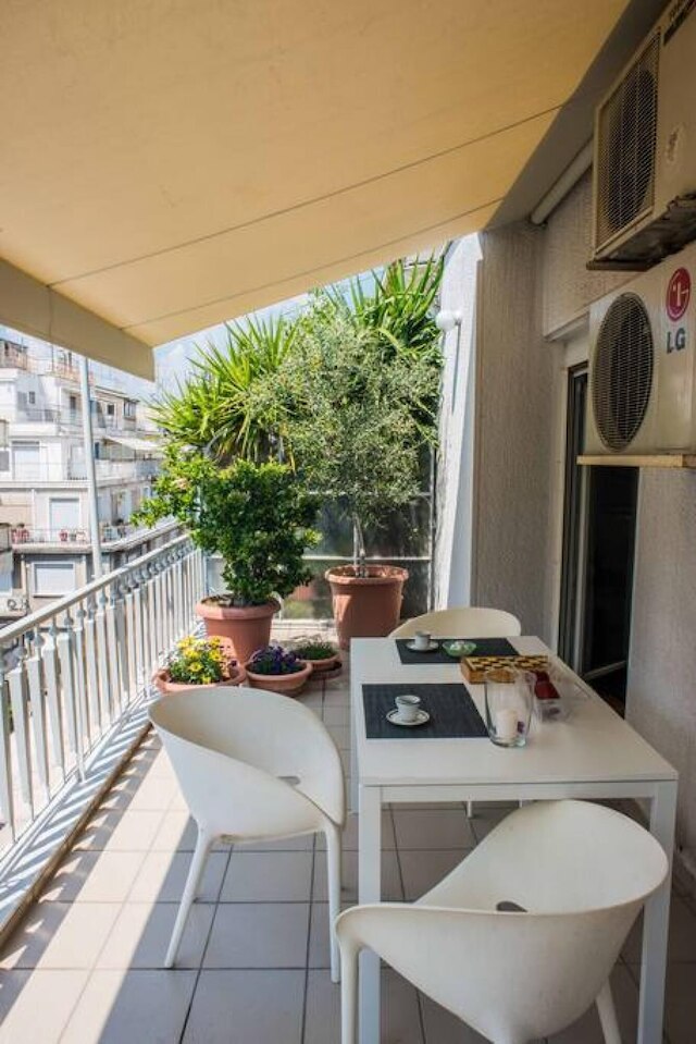 シンタグマの近くの古典的な美しい100m2の快適な