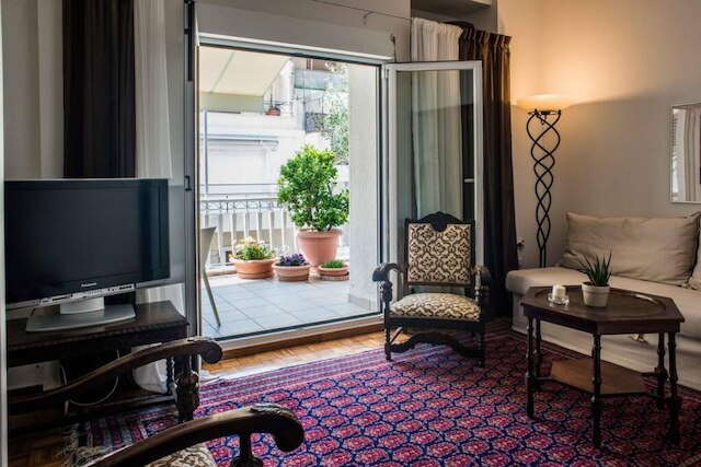 シンタグマの近くの古典的な美しい100m2の快適な