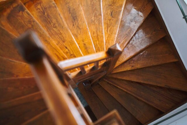 無料駐車スペース付き広々とした中央のアパート