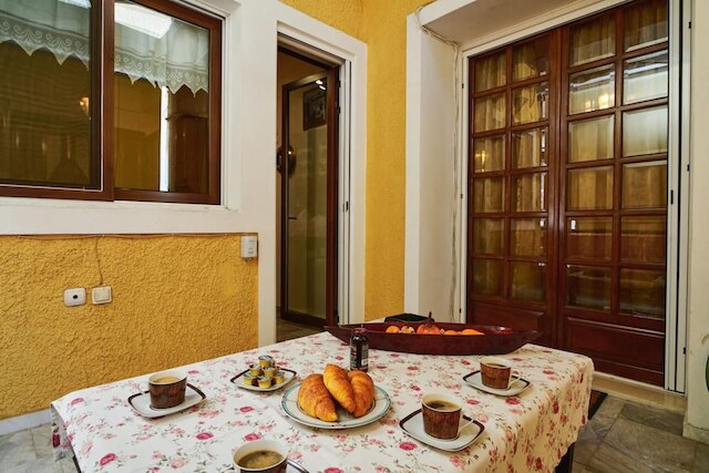 無料駐車スペース付き広々とした中央のアパート