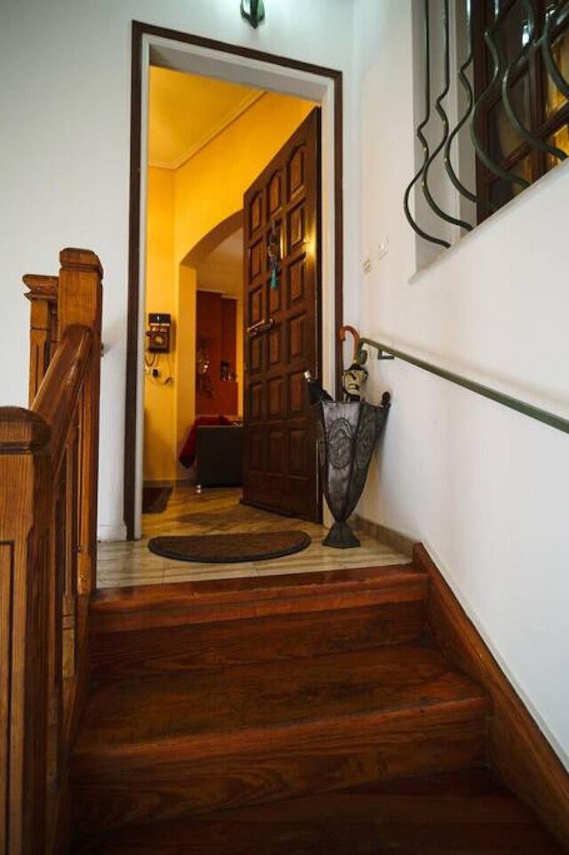 無料駐車スペース付き広々とした中央のアパート