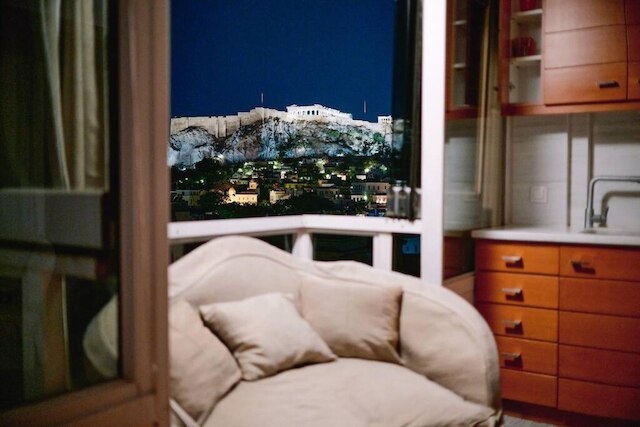 屋上アパートメントの360ビュー付きパティオ