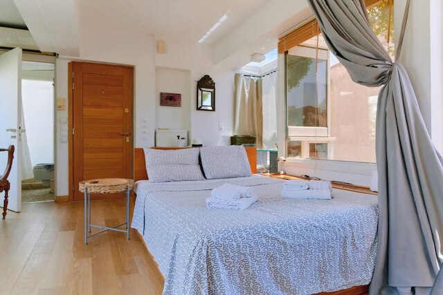 屋上アパートメントの360ビュー付きパティオ