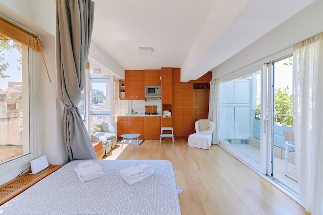 屋上アパートメントの360ビュー付きパティオ