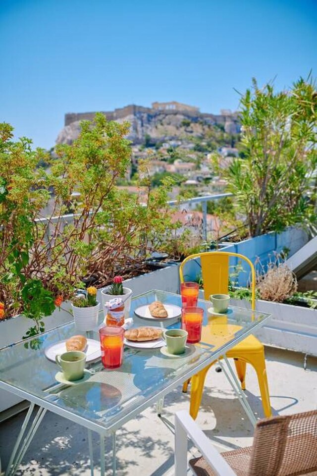 屋上アパートメントの360ビュー付きパティオ