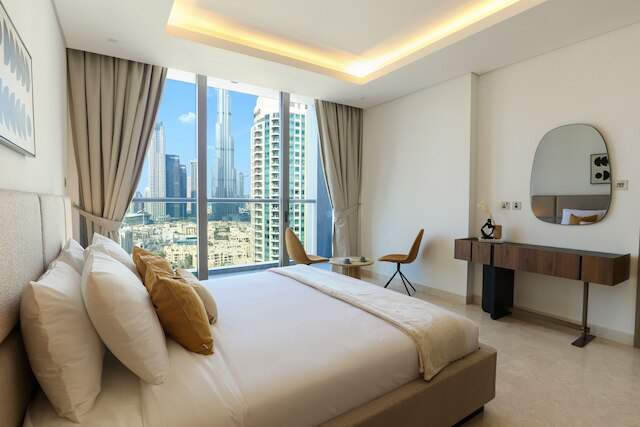 HiGuests - ザ・スターリング・バイ・オムニヤット