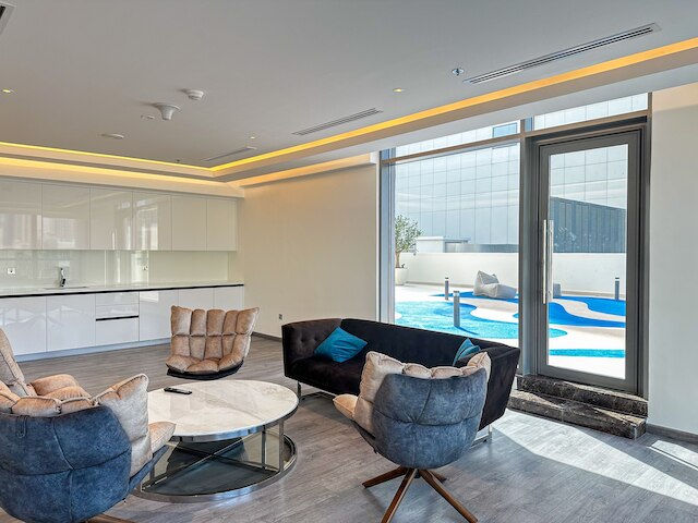 HiGuests - ザ・スターリング・バイ・オムニヤット