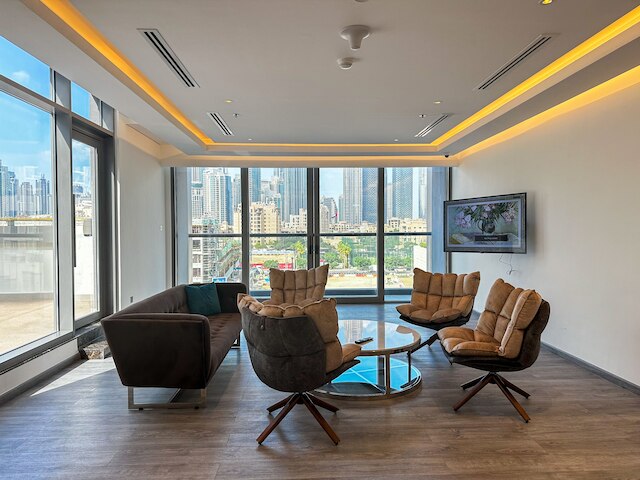 HiGuests - ザ・スターリング・バイ・オムニヤット