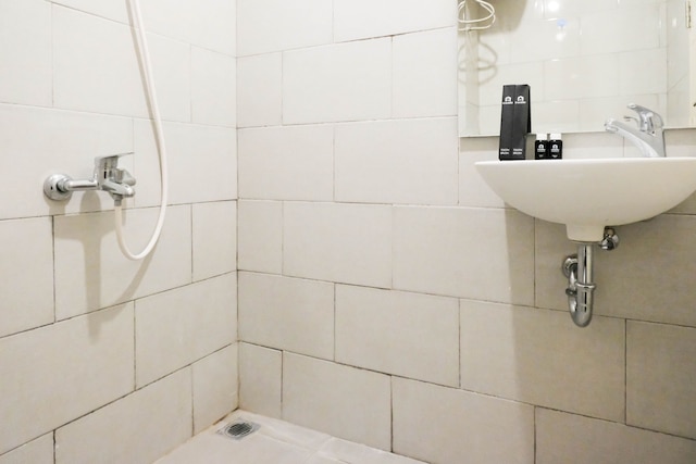 ウォームスタジオウィズアクセストゥーモールアットスーパーモールマンションアパートメント