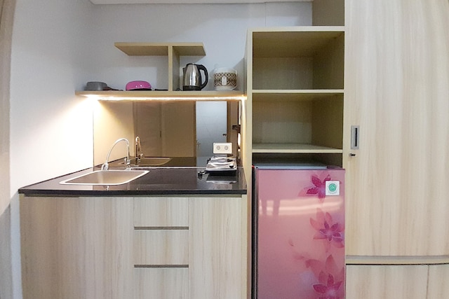 ラグジュアリースタジオタマンメラティシンドゥアディアパートメント