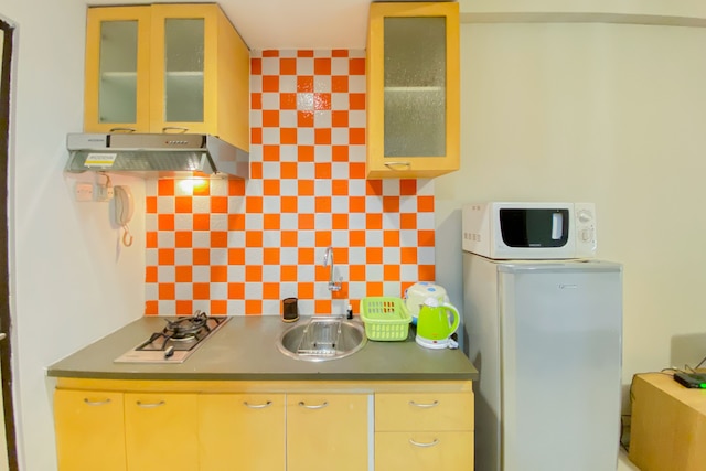 快適でミニマリストスタジオタマンサリスディールマンアパートメント