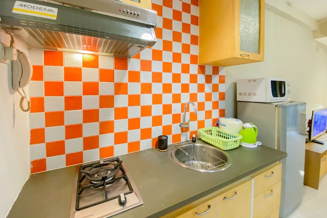 快適でミニマリストスタジオタマンサリスディールマンアパートメント