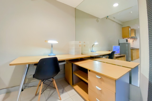 快適でミニマリストスタジオタマンサリスディールマンアパートメント