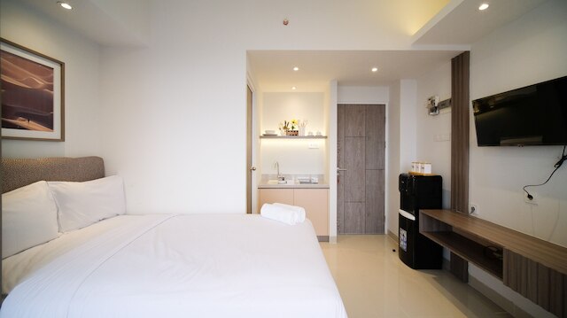 タマンメラティスラバヤアパートのホームイースタジオ