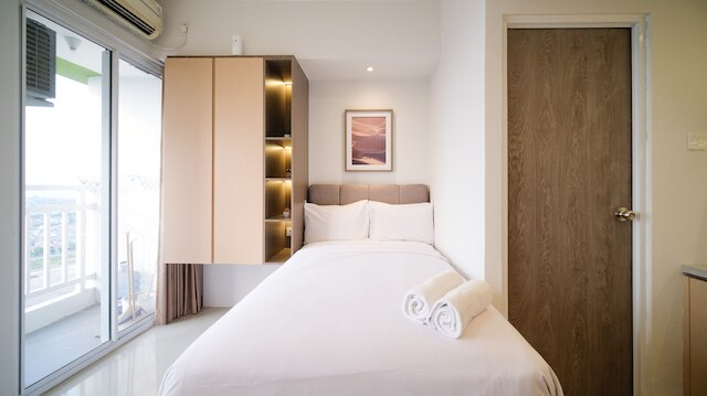 タマンメラティスラバヤアパートのホームイースタジオ