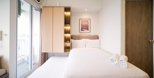 タマンメラティスラバヤアパートのホームイースタジオ