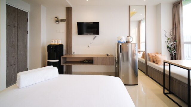 タマンメラティスラバヤアパートのホームイースタジオ