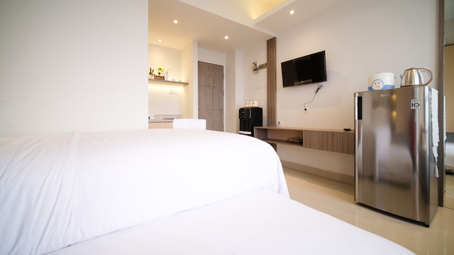 タマンメラティスラバヤアパートのホームイースタジオ