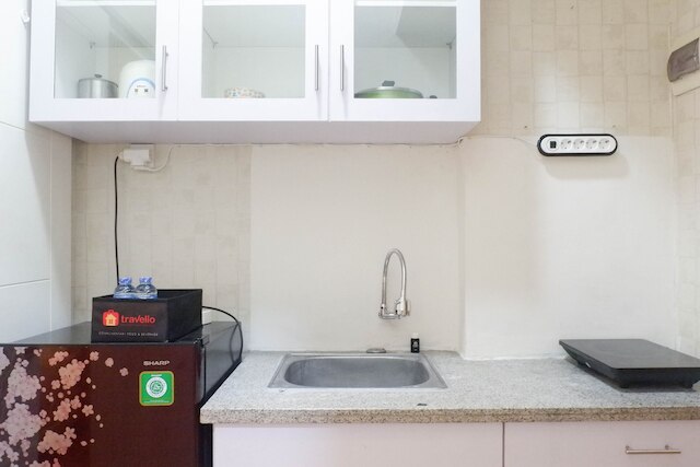 パビリオンペルマタアパートメントのシンプルでモダンなスタジオ