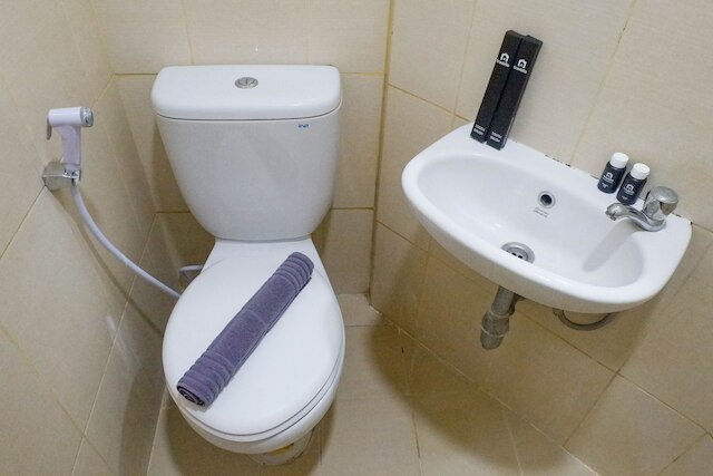 パビリオンペルマタアパートメントのシンプルでモダンなスタジオ