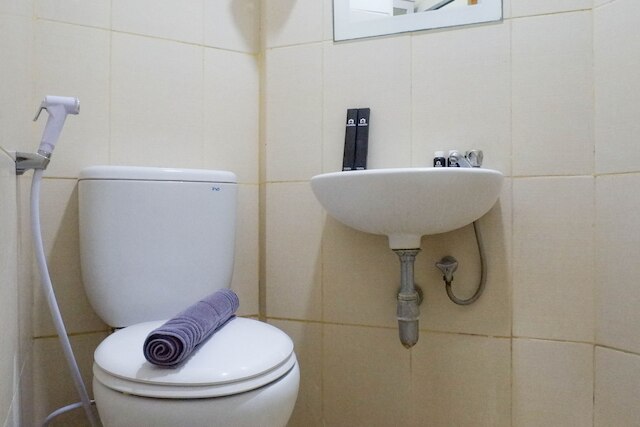 パビリオンペルマタアパートメントのシンプルでモダンなスタジオ