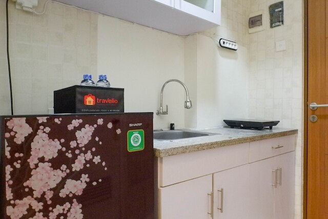 パビリオンペルマタアパートメントのシンプルでモダンなスタジオ