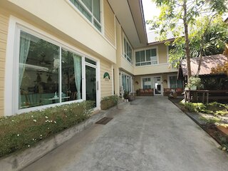 ロミエン・カフェ・ホームステイ