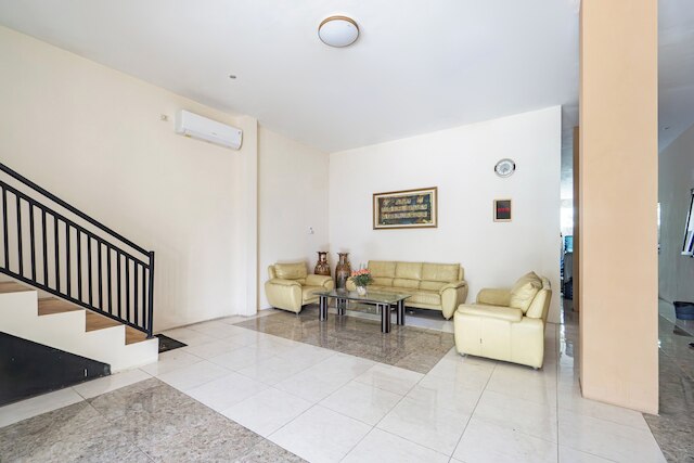 ホテル O ウノ ホームステイ シャリア