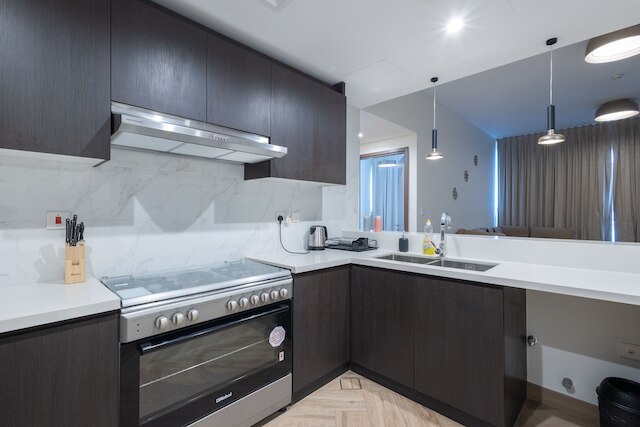 スーパーホスト - シックなモダン1BR アパート リトリート、 シティビュー付き