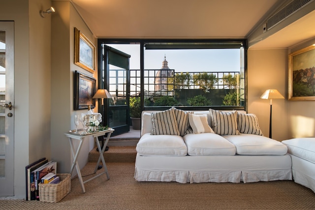 ローマの歴史的中心部にある歴史的な宮殿の庭付きペントハウス