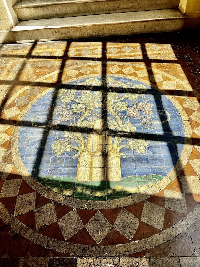 ル・オルテンジア・ビアンカ・イン・パラッツォ・ルスポリ・ア・スペリア・リトリート・イン・ザ・モスト・エレガント・パレス・イン・ローマ