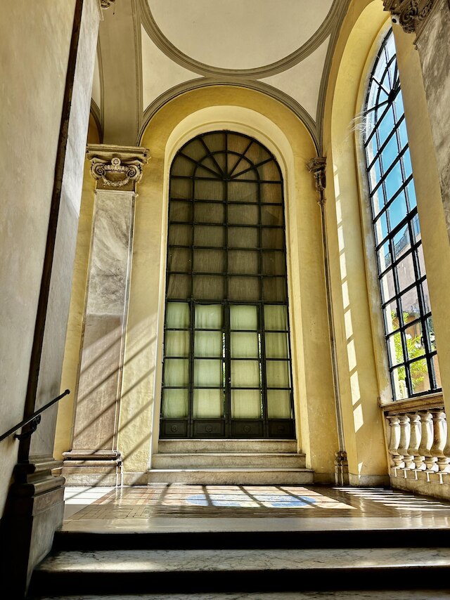 ル・オルテンジア・ビアンカ・イン・パラッツォ・ルスポリ・ア・スペリア・リトリート・イン・ザ・モスト・エレガント・パレス・イン・ローマ