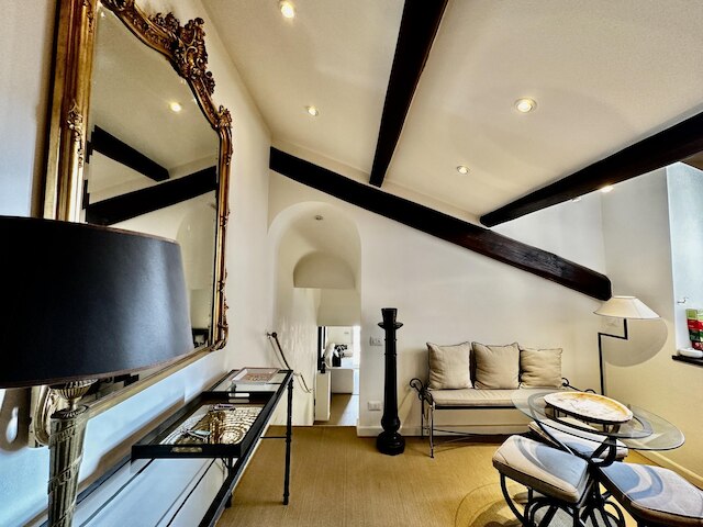 ル・オルテンジア・ビアンカ・イン・パラッツォ・ルスポリ・ア・スペリア・リトリート・イン・ザ・モスト・エレガント・パレス・イン・ローマ