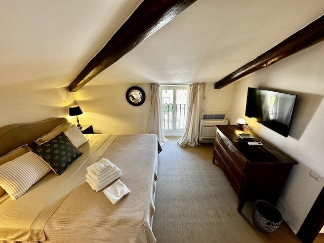 ル・オルテンジア・ビアンカ・イン・パラッツォ・ルスポリ・ア・スペリア・リトリート・イン・ザ・モスト・エレガント・パレス・イン・ローマ