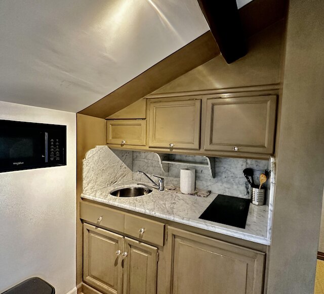 ル・オルテンジア・ビアンカ・イン・パラッツォ・ルスポリ・ア・スペリア・リトリート・イン・ザ・モスト・エレガント・パレス・イン・ローマ