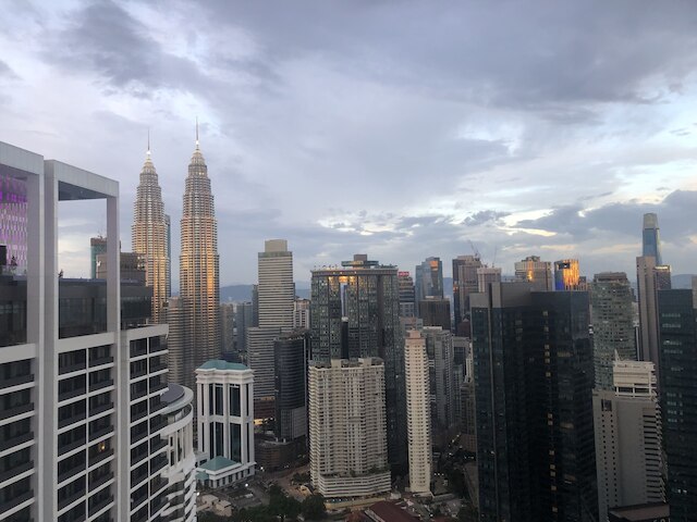 スカイトッププールバイプラチナスイーツKLCC