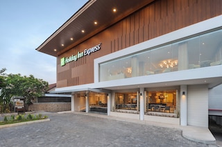 ホリデイ イン エクスプレス バリ サンセットロード by IHG