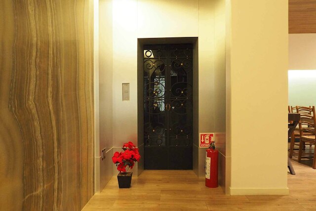 ハンブルゴ アトリエ バイ ザ ローカル ウェイ