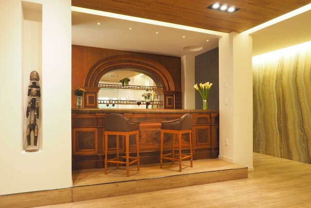 ハンブルゴ アトリエ バイ ザ ローカル ウェイ