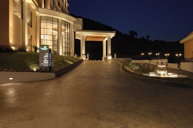 レモントリープレミアブッダニルカン