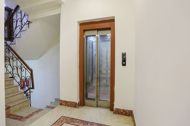 ファブホテル イースト パテル ナガー