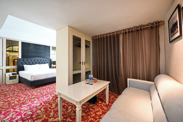 カリフォルニア サイゴン ホテル & ルーフトップ プール