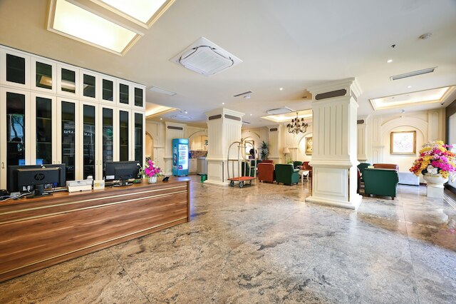 カリフォルニア サイゴン ホテル & ルーフトップ プール