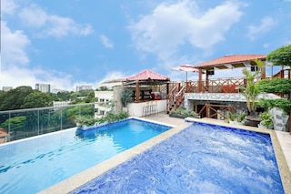 カリフォルニア サイゴン ホテル & ルーフトップ プール