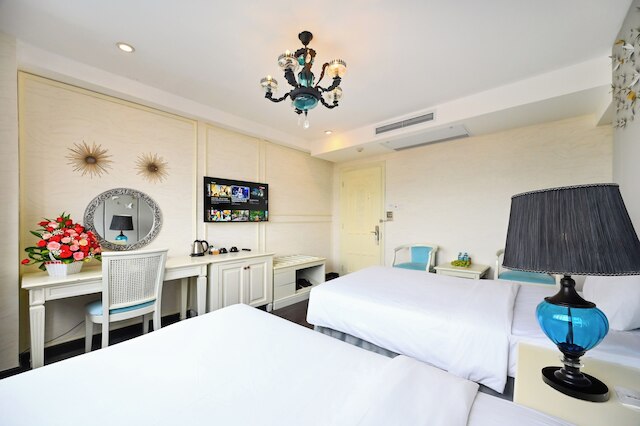 カリフォルニア サイゴン ホテル & ルーフトップ プール