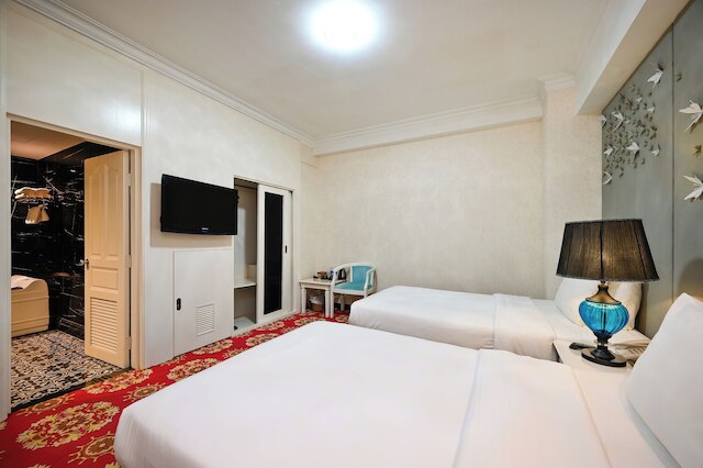 カリフォルニア サイゴン ホテル & ルーフトップ プール