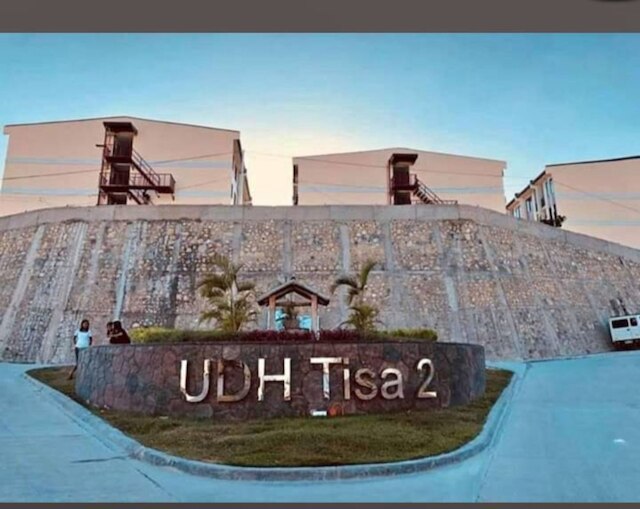 デカホームズコンドミニアムティサ ラバングン